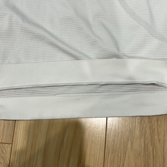 White lulu lemon shirt - Picture 3 of 4